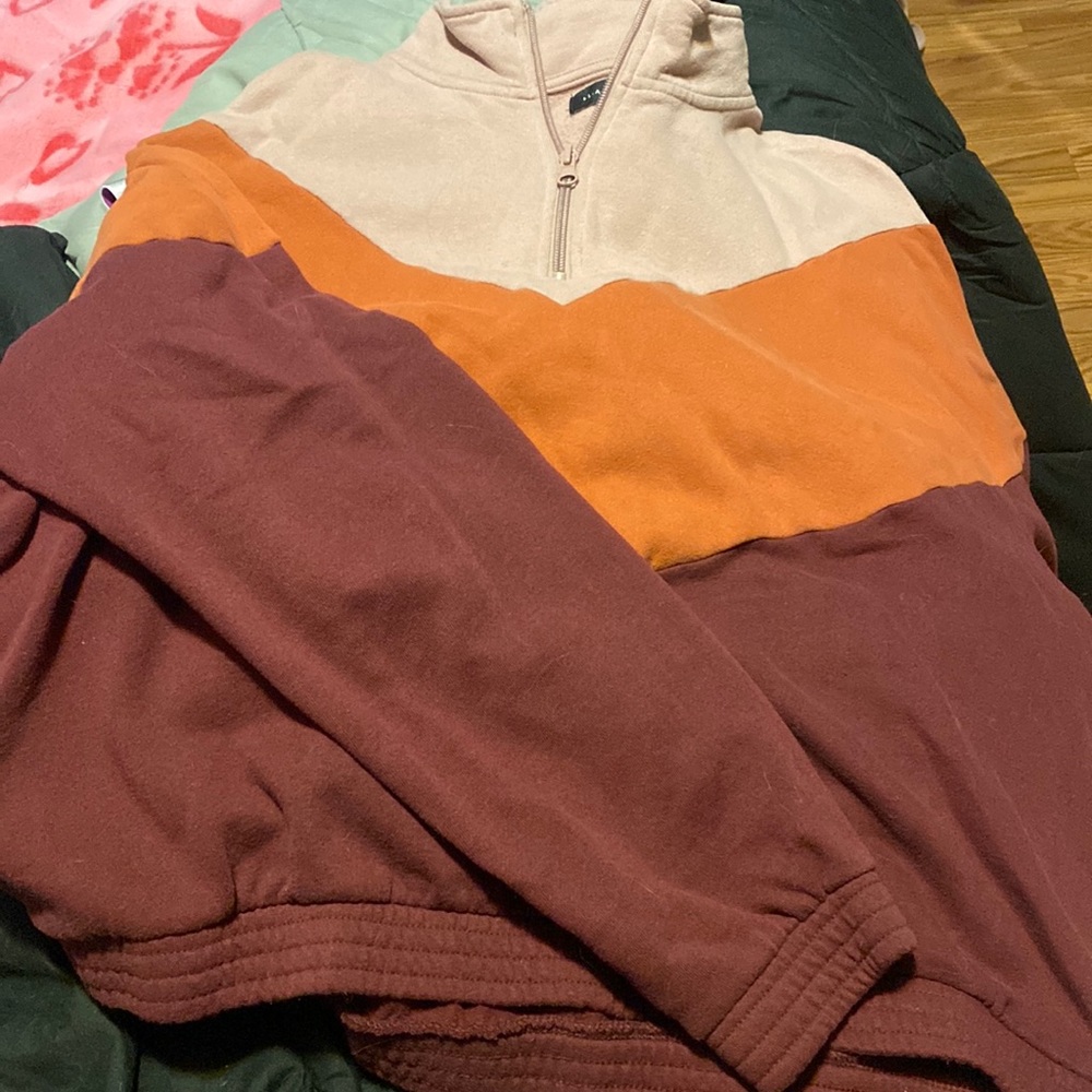 Cute different color sweatshirt, cropped